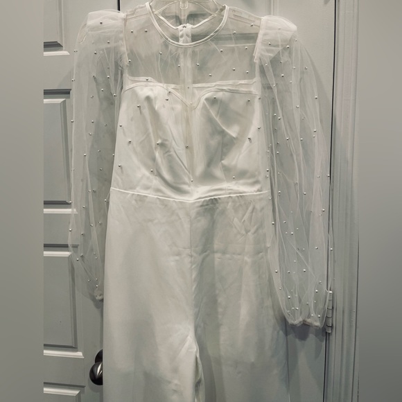 Woman’s White Jumpsuit w/ Tulle Sleeves with Pearls.Wide Leg. Size:Medium NWOT - Picture 6 of 16